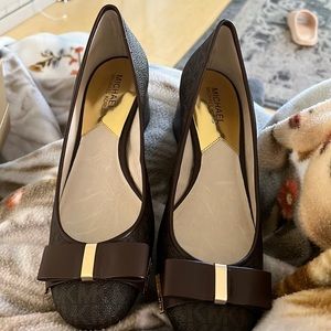 Michael Kors Kiera Mid Pump size 10